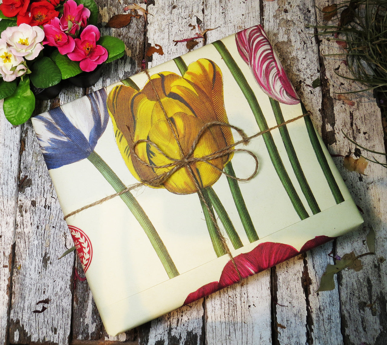 Gift wrap paper Tulips print